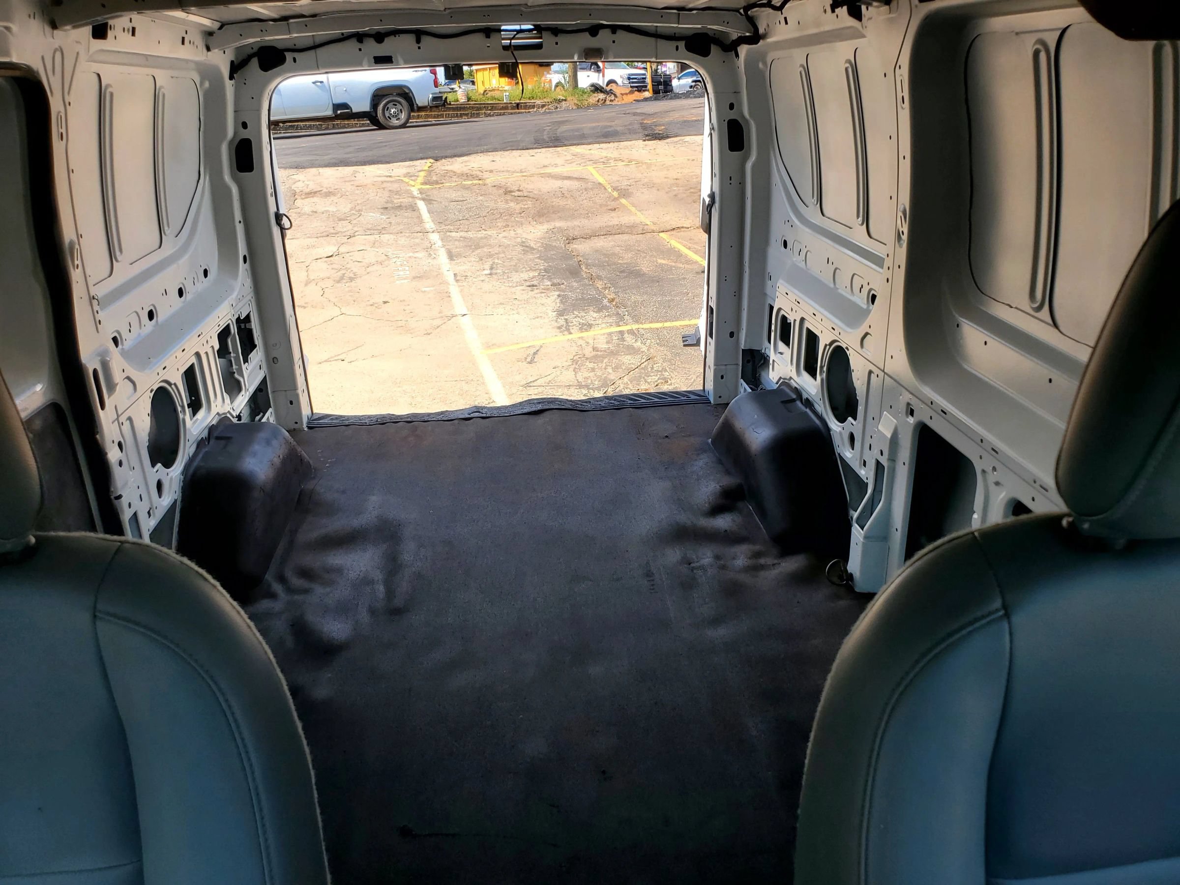 Used 2015 Ford Transit 150 130 Low Roof RWD image 3