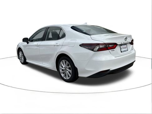 Used 2024 Toyota Camry LE w/ Convenience Package image 5