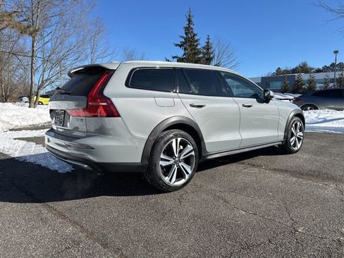 Certified 2025 Volvo V60 B5 Cross Country Plus image 9