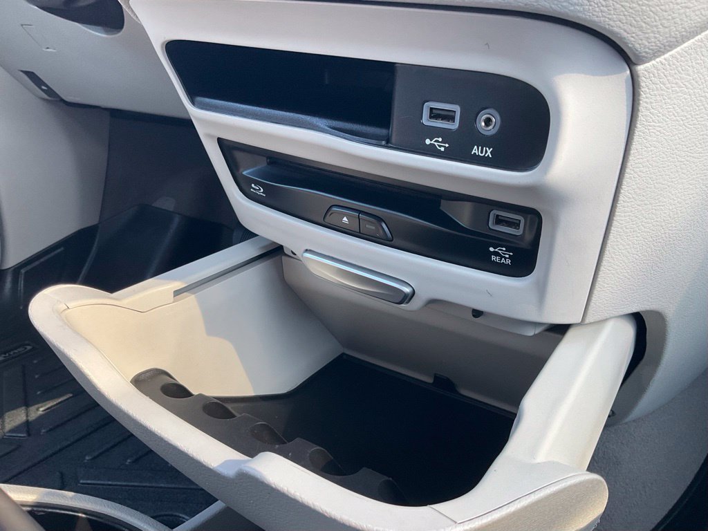 Used 2017 Chrysler Pacifica Touring-L Plus FWD image 35