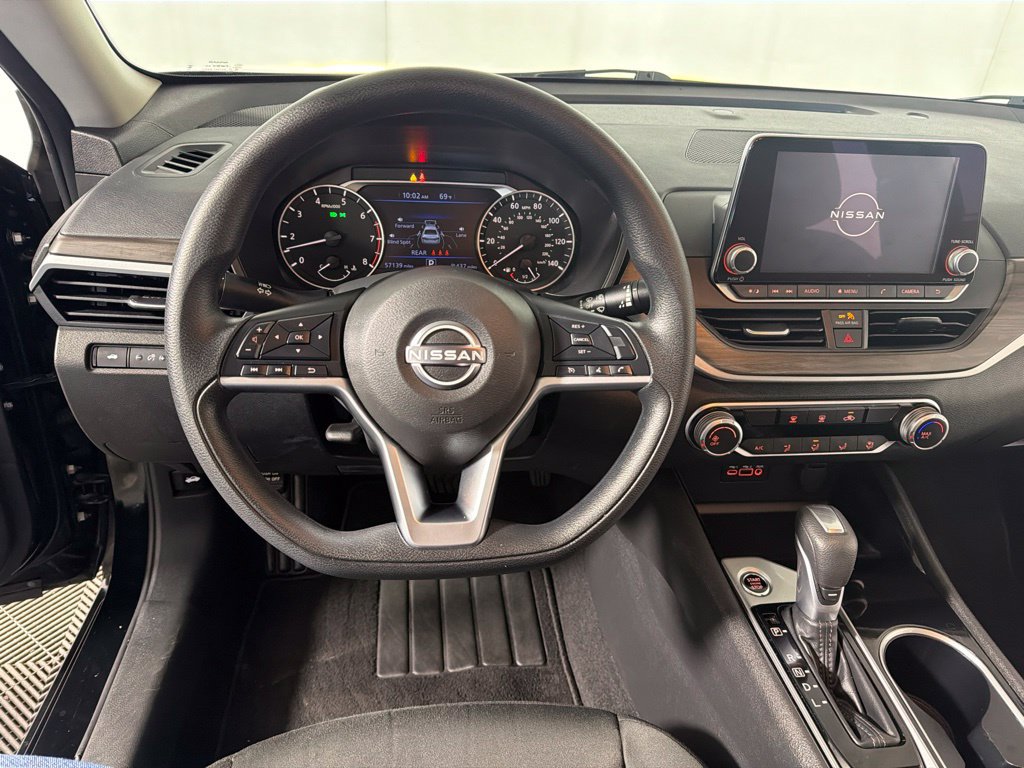 Used 2024 Nissan Altima 2.5 SV FWD image 12