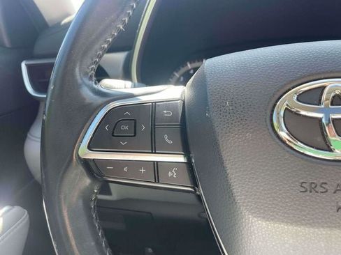 Used 2020 Toyota Highlander XLE AWD/4WD image 24