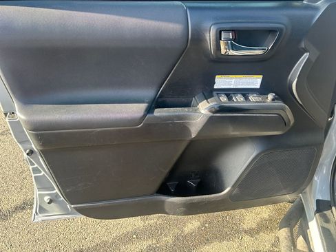 Used 2020 Toyota Tacoma TRD Off-Road image 16