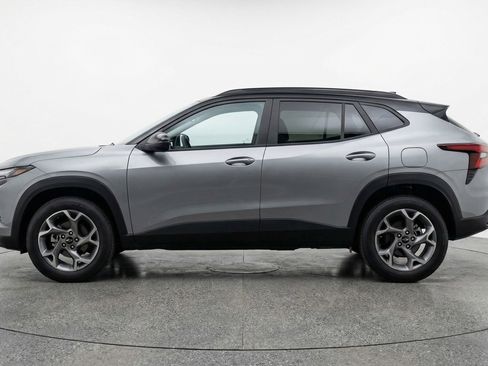 Used 2025 Chevrolet Trax LT w/ LT Convenience Package FWD image 5