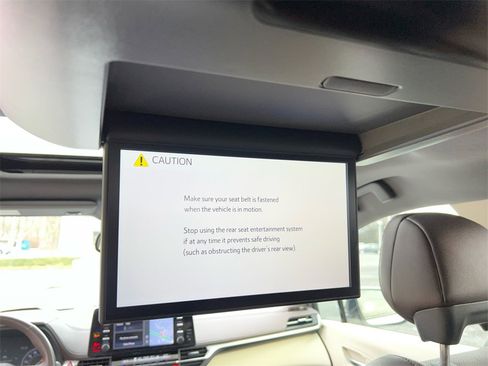 Used 2023 Toyota Sienna Platinum image 27