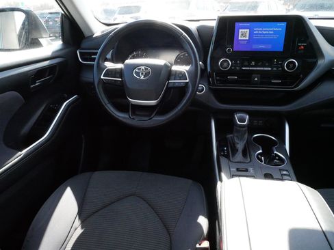 Certified 2024 Toyota Highlander Limited image 9