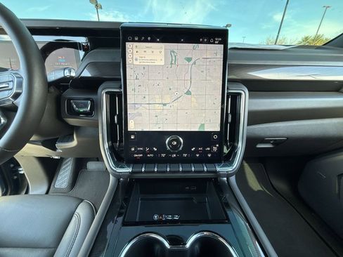 Used 2025 GMC Yukon Elevation image 20