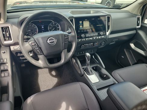 Certified 2025 Nissan Frontier SV w/ SV Convenience Package RWD image 14