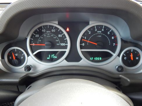 Used 2010 Jeep Wrangler Sahara image 19