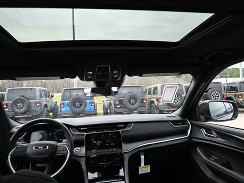 New 2026 Jeep Grand Cherokee Laredo X image 18