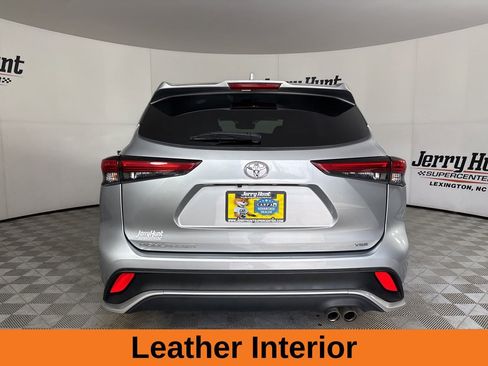Used 2023 Toyota Highlander XSE FWD image 6