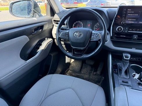 Used 2021 Toyota Highlander LE image 14