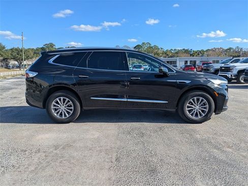Used 2024 Buick Enclave Premium image 3
