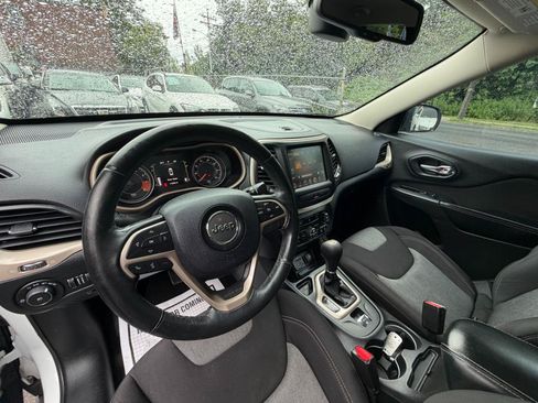 Used 2014 Jeep Cherokee Latitude w/ Comfort/Convenience Group FWD image 21