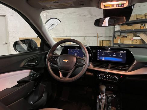 Used 2025 Chevrolet Trax LT image 33