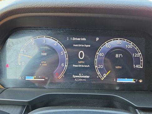 Used 2023 Jeep Grand Cherokee Laredo image 23