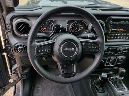 Used 2023 Jeep Gladiator Sport AWD/4WD image 16