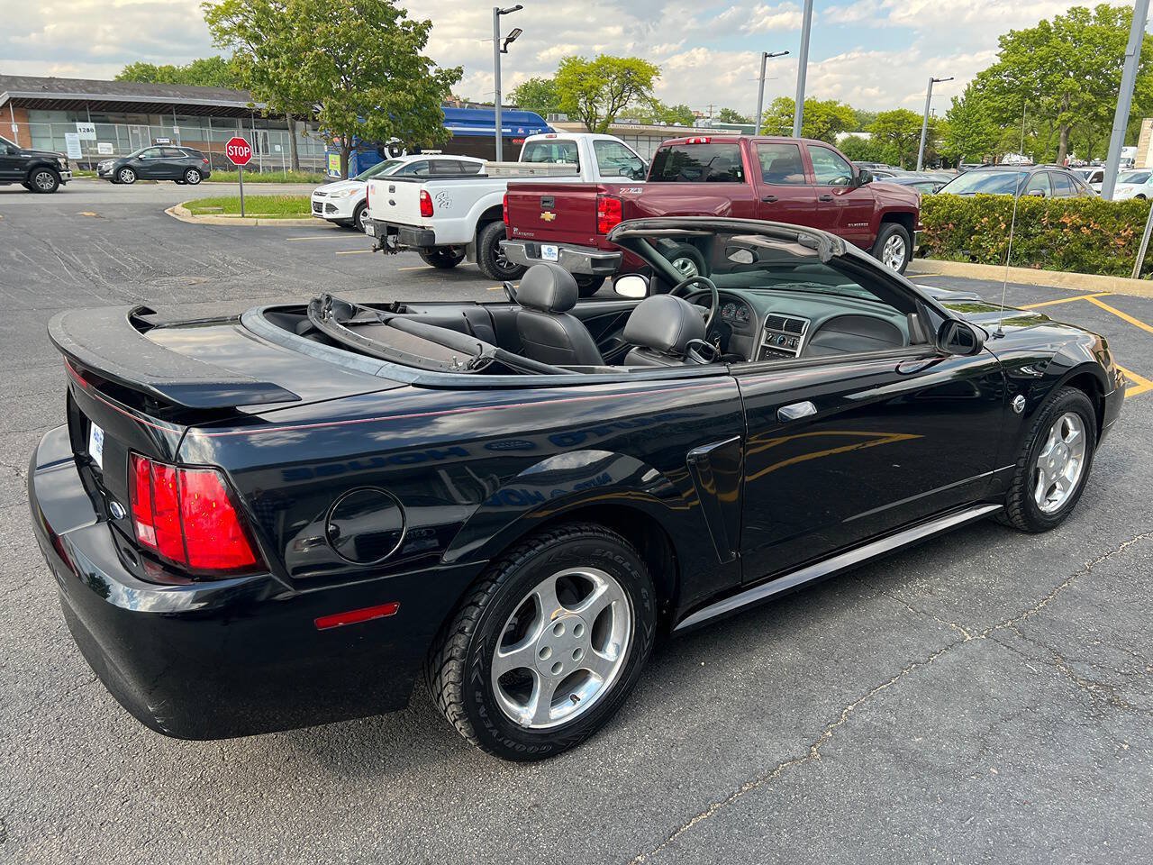 Used 2004 Ford Mustang Convertible RWD image 13