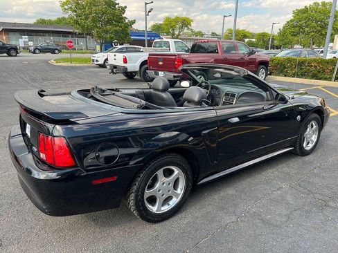 Used 2004 Ford Mustang Convertible RWD image 13