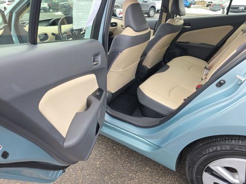 Used 2016 Toyota Prius Four w/ Advanced Technology Package image 11