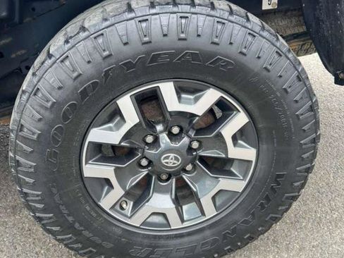 Used 2019 Toyota Tacoma TRD Off-Road AWD/4WD image 15