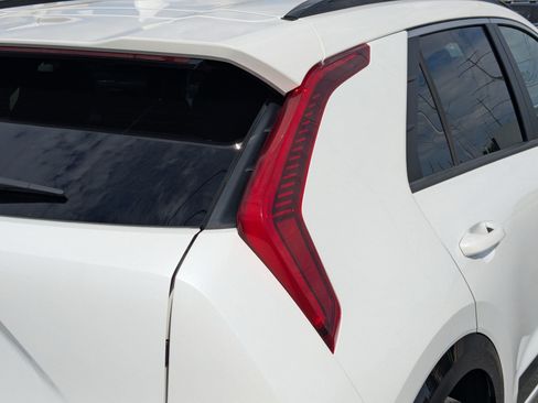 Certified 2023 Kia Niro Wind w/ Wind Preserve Package FWD image 11