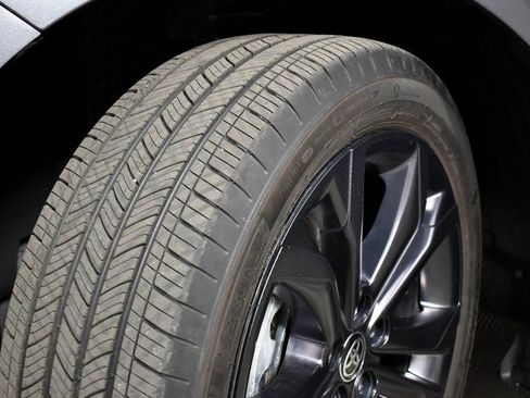 Used 2025 Toyota Sienna XSE w/ XSE Plus Package image 8