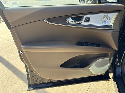 Used 2017 Lincoln MKX Reserve w/ Luxury Package AWD/4WD image 22