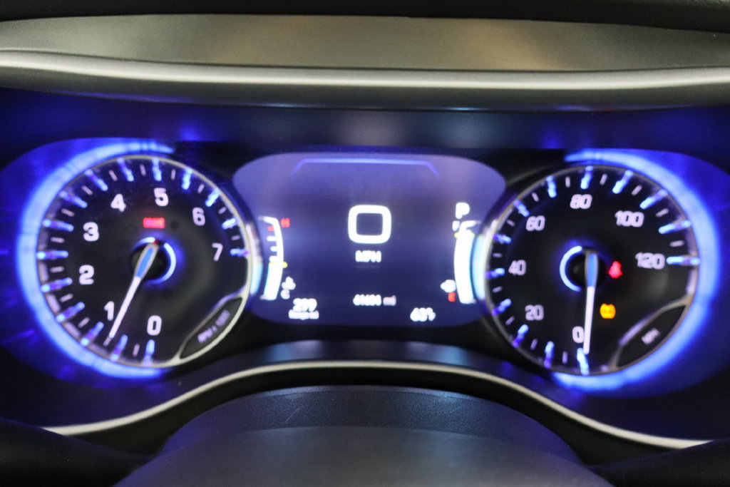 Used 2025 Chrysler Pacifica Select FWD image 11
