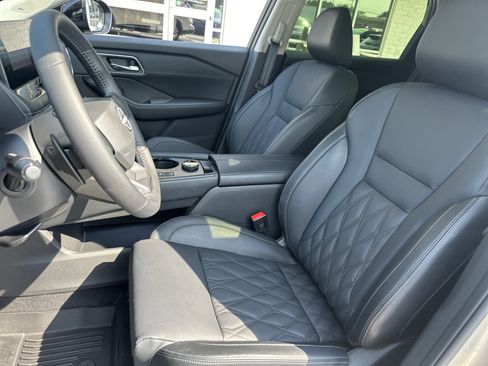 Used 2026 Nissan Rogue Platinum w/ Platinum Premium Package AWD/4WD image 10