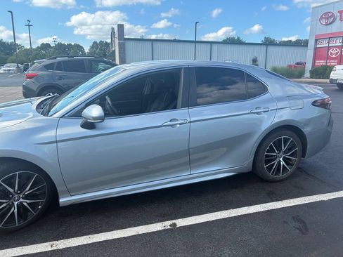 Used 2022 Toyota Camry SE FWD image 4
