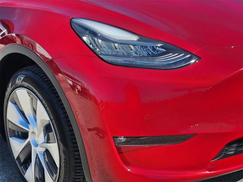 Used 2021 Tesla Model Y 2WD image 8