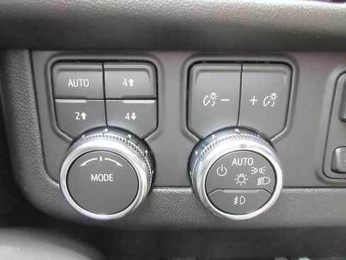 New 2026 GMC Yukon Elevation w/ Elevation Premium Package AWD/4WD image 18