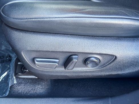 Used 2024 Toyota Highlander XLE FWD image 23