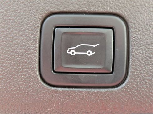 Used 2021 GMC Yukon Denali w/ Denali Ultimate Package image 13