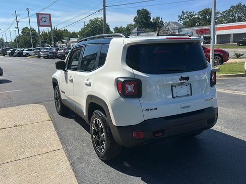 Used 2023 Jeep Renegade Trailhawk AWD/4WD image 5