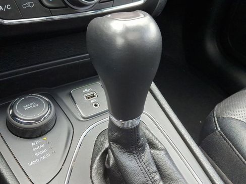 Used 2022 Jeep Cherokee Latitude Lux w/ Sun & Sound Group image 15