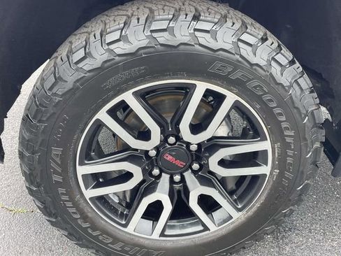 Used 2024 GMC Sierra 1500 AT4 w/ AT4 Preferred Package AWD/4WD image 8