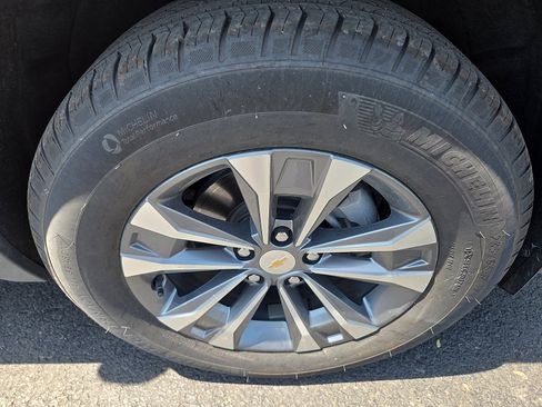 Used 2025 Chevrolet Equinox LT AWD/4WD image 9