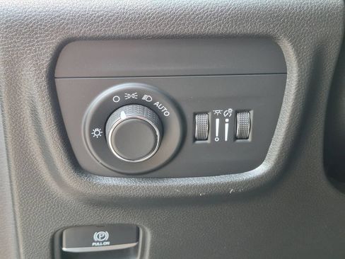 Used 2023 Jeep Grand Cherokee Laredo w/ Luxury Tech Group I AWD/4WD image 13
