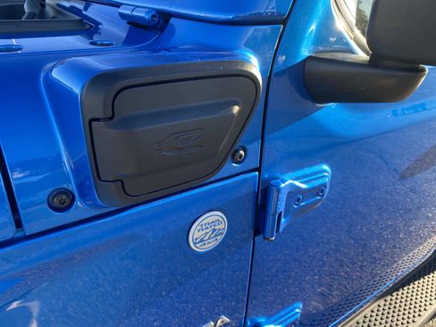 Used 2022 Jeep Wrangler Unlimited Sahara w/ Cold Weather Group image 9