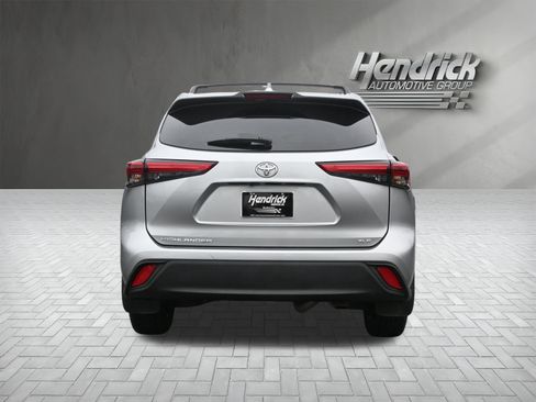 Used 2023 Toyota Highlander XLE image 8