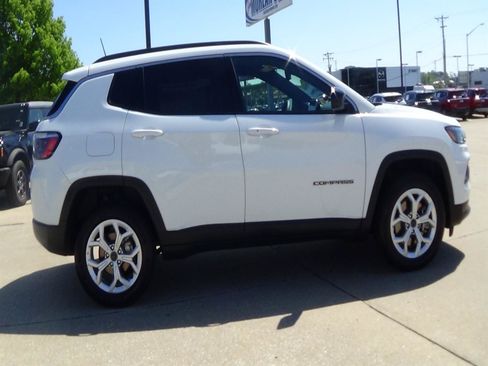 Certified 2025 Jeep Compass Latitude AWD/4WD image 5