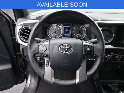 Used 2017 Toyota Tacoma Limited AWD/4WD image 14