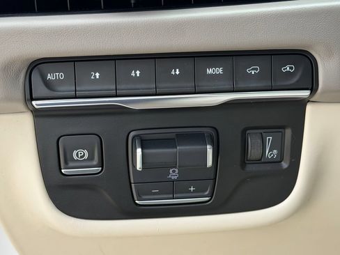 Used 2025 Cadillac Escalade ESV Sport Platinum w/ LPO, ONYX Package AWD/4WD image 25