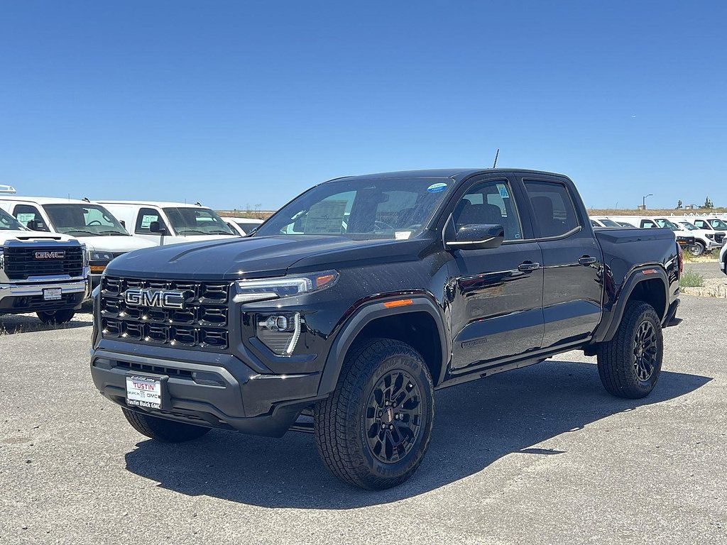 New 2026 GMC Canyon Elevation w/ LPO, Black Badging Package RWD image 7
