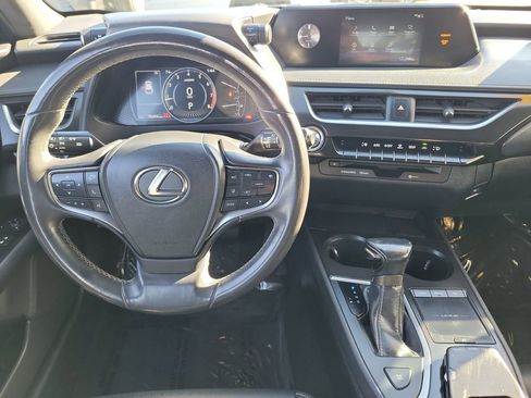 Used 2020 Lexus UX 200 image 4