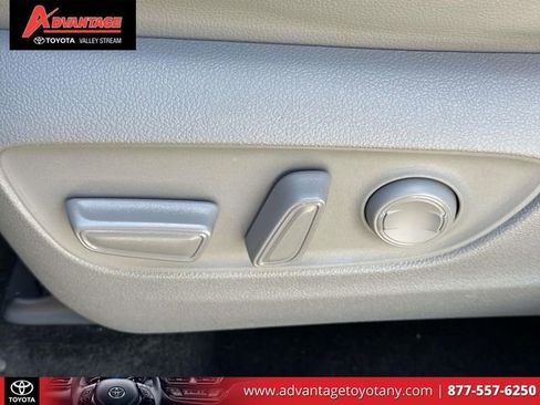 Used 2023 Toyota Highlander XLE AWD/4WD image 23