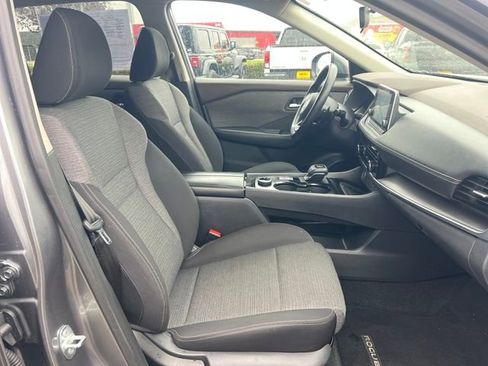 Used 2021 Nissan Rogue SV image 10