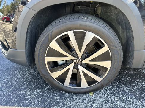 Used 2022 Volkswagen Taos SE w/ Panoramic Sunroof Package image 10